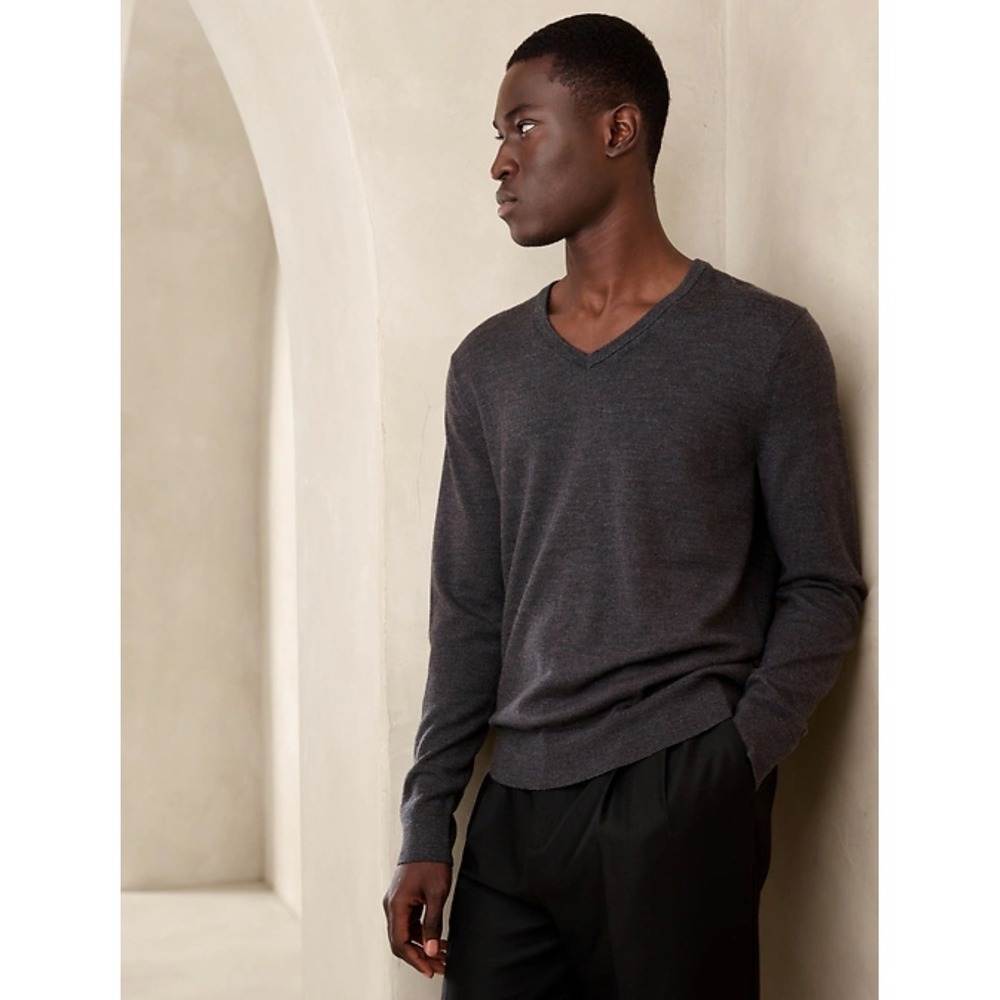 Banana Republic Men's V-Neck Sweater Premium Luxe Yarn Charcoal Gray XL‎